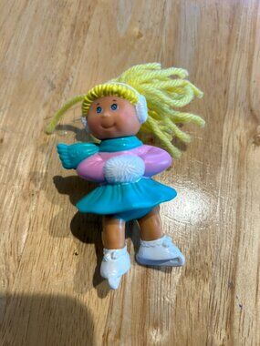 🍔🧸 1992 McDonald’s Cabbage Patch Kids Happy Meal Toy – Figure Skater – Blonde